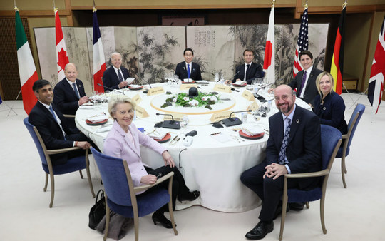 G7広島サミットで披露された屏風の展示会のご案内 - 安芸の宮島で旅館